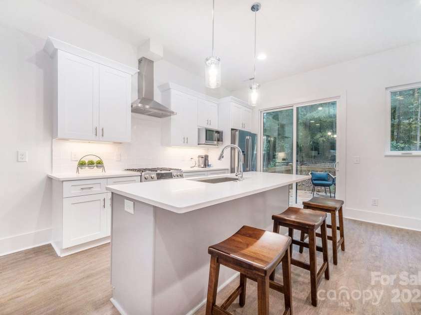 2526 Park Rose Lane, Charlotte, NC 28204.  MLS# CAR4214729, YatesRealty ID 4000. Photo for representation