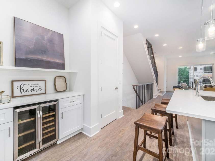 2526 Park Rose Lane, Charlotte, NC 28204.  MLS# CAR4214729, YatesRealty ID 4000. Photo for representation