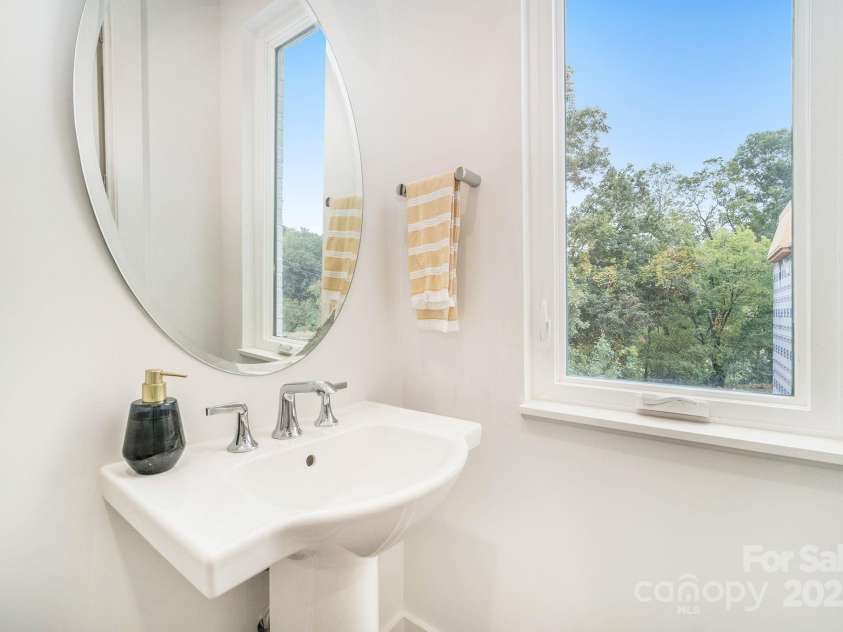 2526 Park Rose Lane, Charlotte, NC 28204.  MLS# CAR4214729, YatesRealty ID 4000. Photo for representation