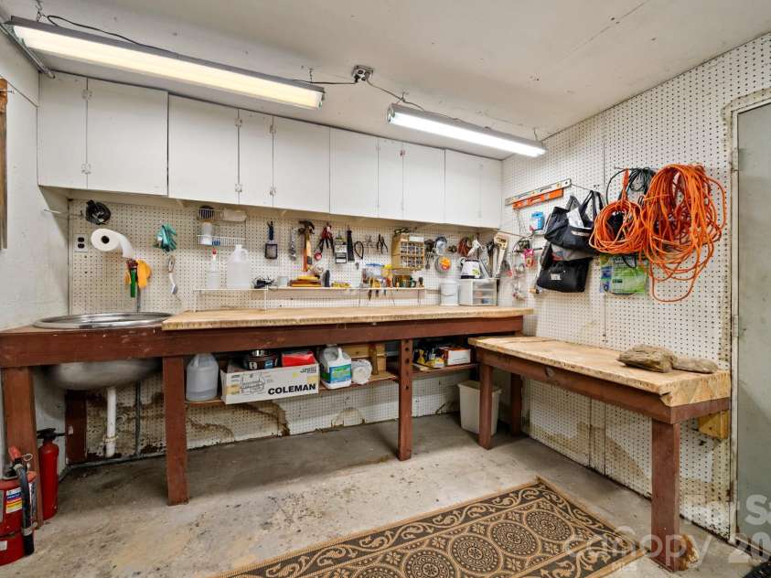 45 Crescent Drive, Hendersonville, NC 28739.  MLS# CAR4338501, YatesRealty ID 4000. 