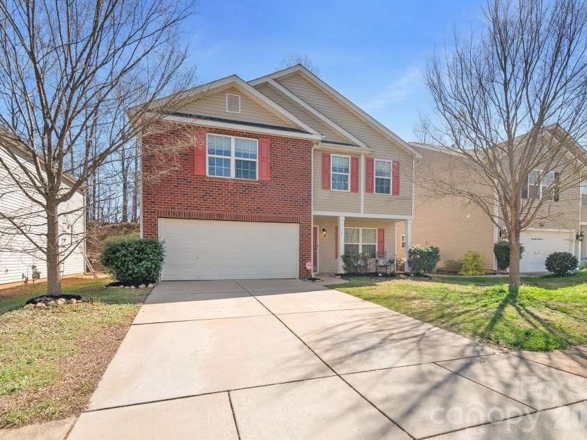 9520 Eagle Feathers Drive, Charlotte, NC 28214.  MLS# CAR4357175, YatesRealty ID 4000. 