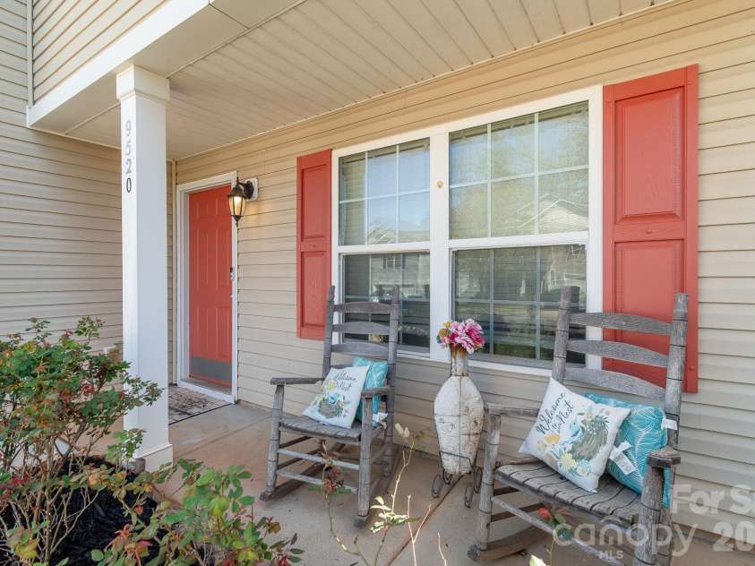 9520 Eagle Feathers Drive, Charlotte, NC 28214.  MLS# CAR4357175, YatesRealty ID 4000. 