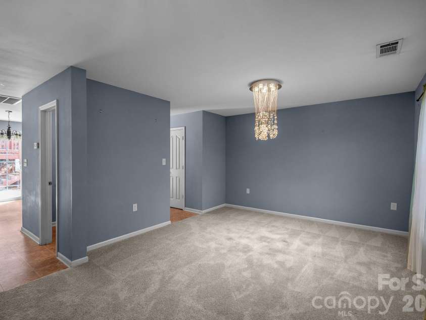 9520 Eagle Feathers Drive, Charlotte, NC 28214.  MLS# CAR4357175, YatesRealty ID 4000. 