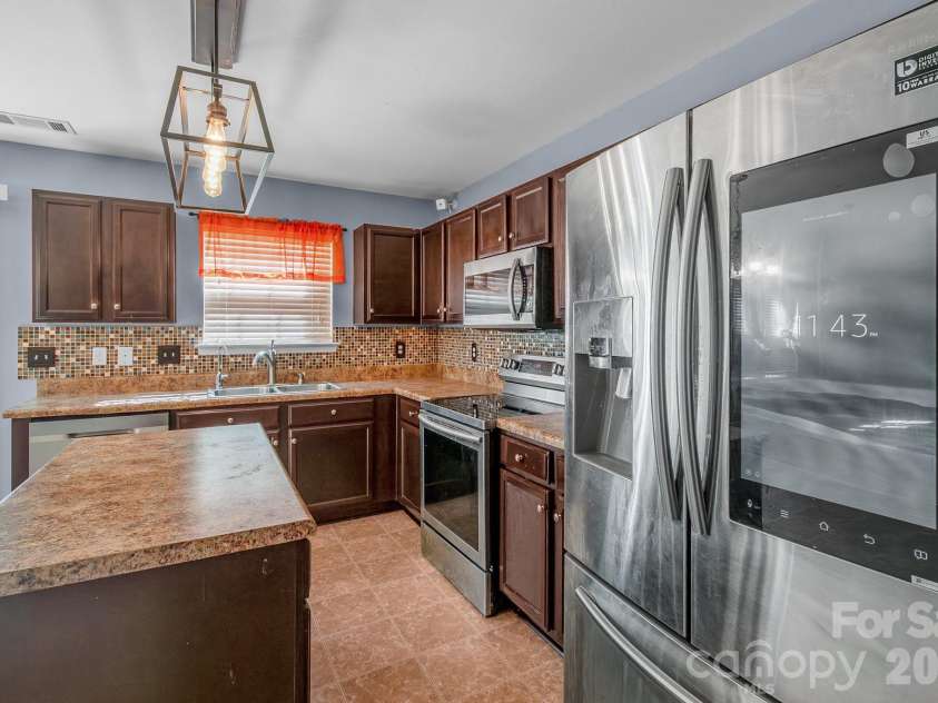 9520 Eagle Feathers Drive, Charlotte, NC 28214.  MLS# CAR4357175, YatesRealty ID 4000. 
