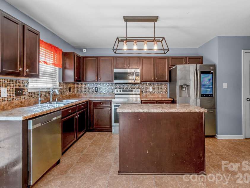 9520 Eagle Feathers Drive, Charlotte, NC 28214.  MLS# CAR4357175, YatesRealty ID 4000. 