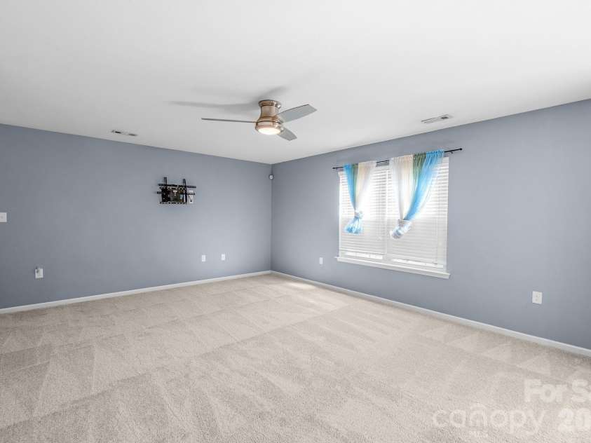 9520 Eagle Feathers Drive, Charlotte, NC 28214.  MLS# CAR4357175, YatesRealty ID 4000. 