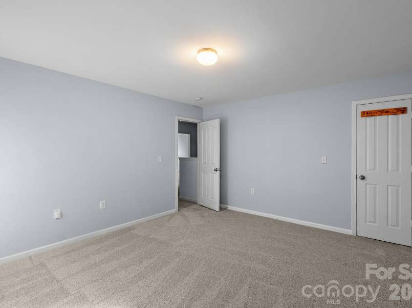 9520 Eagle Feathers Drive, Charlotte, NC 28214.  MLS# CAR4357175, YatesRealty ID 4000. 