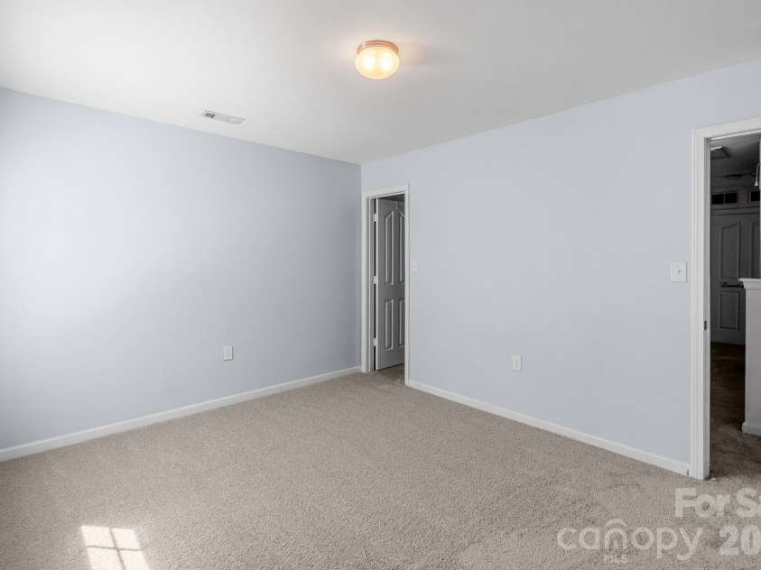 9520 Eagle Feathers Drive, Charlotte, NC 28214.  MLS# CAR4357175, YatesRealty ID 4000. 