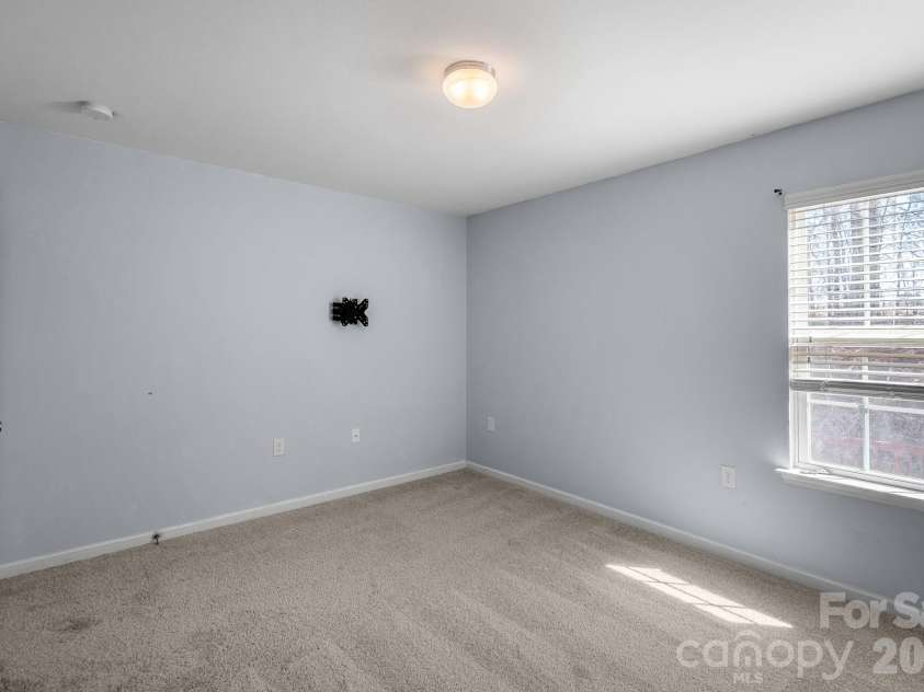 9520 Eagle Feathers Drive, Charlotte, NC 28214.  MLS# CAR4357175, YatesRealty ID 4000. 