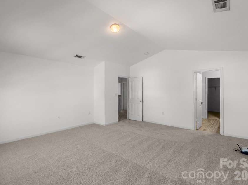 9520 Eagle Feathers Drive, Charlotte, NC 28214.  MLS# CAR4357175, YatesRealty ID 4000. 