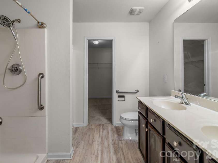 9520 Eagle Feathers Drive, Charlotte, NC 28214.  MLS# CAR4357175, YatesRealty ID 4000. 
