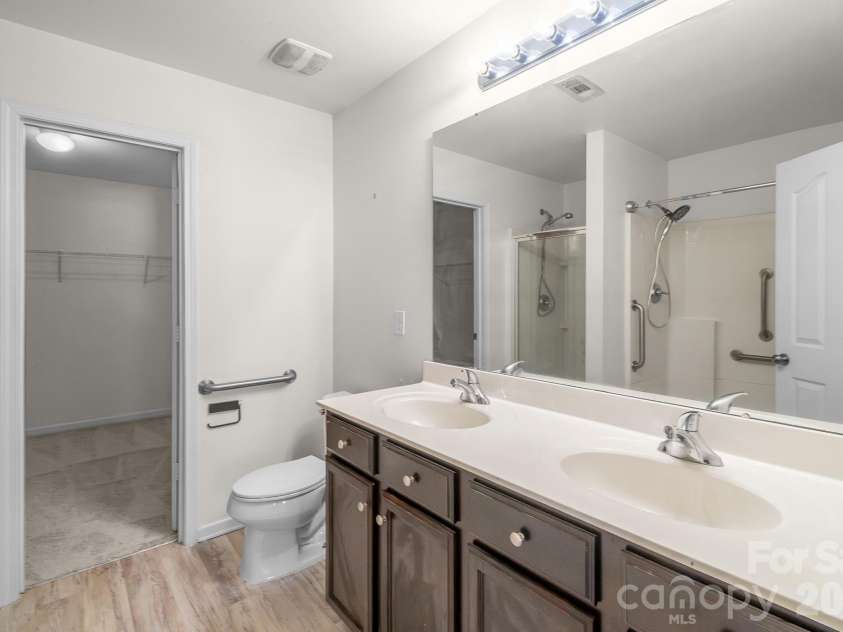 9520 Eagle Feathers Drive, Charlotte, NC 28214.  MLS# CAR4357175, YatesRealty ID 4000. 