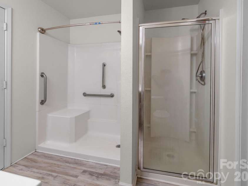 9520 Eagle Feathers Drive, Charlotte, NC 28214.  MLS# CAR4357175, YatesRealty ID 4000. 