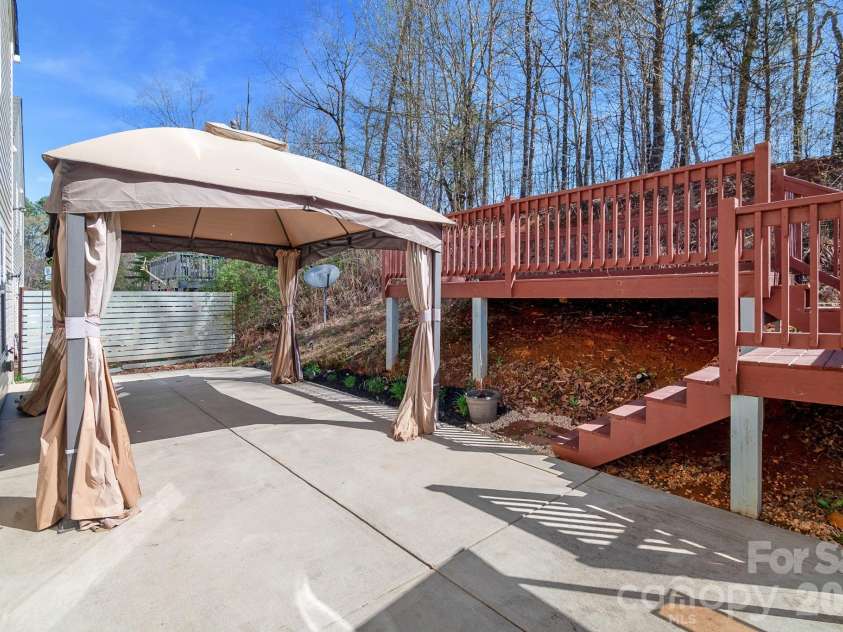 9520 Eagle Feathers Drive, Charlotte, NC 28214.  MLS# CAR4357175, YatesRealty ID 4000. 