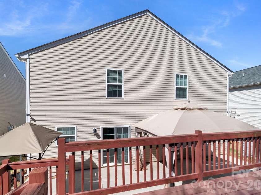 9520 Eagle Feathers Drive, Charlotte, NC 28214.  MLS# CAR4357175, YatesRealty ID 4000. 