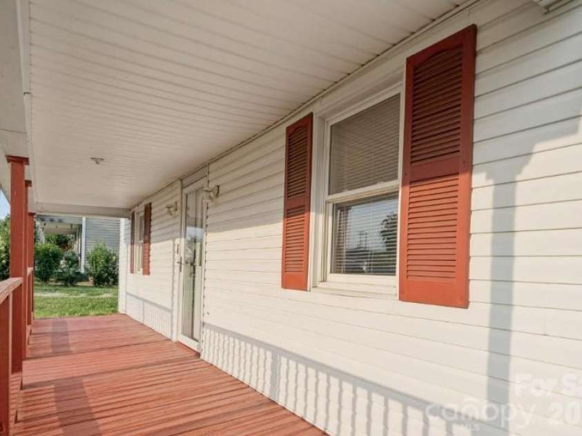 411 Central Avenue, Landis, NC 28088.  MLS# CAR4407705, YatesRealty ID 40000. 