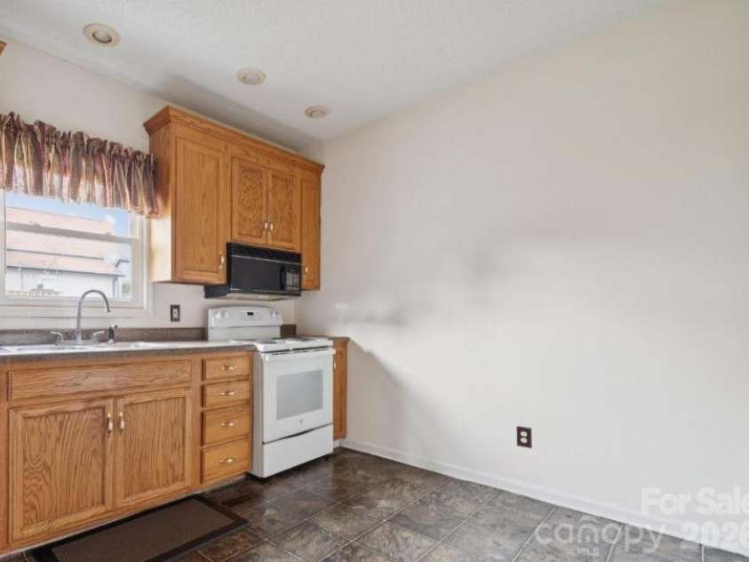 411 Central Avenue, Landis, NC 28088.  MLS# CAR4407705, YatesRealty ID 40000. 