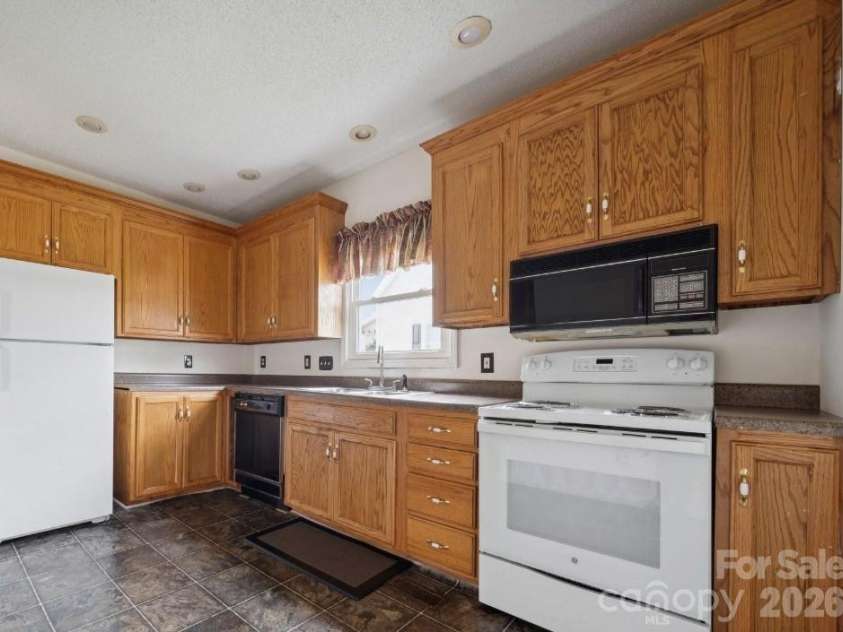 411 Central Avenue, Landis, NC 28088.  MLS# CAR4407705, YatesRealty ID 40000. 