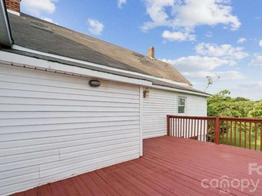 411 Central Avenue, Landis, NC 28088.  MLS# CAR4407705, YatesRealty ID 40000. 