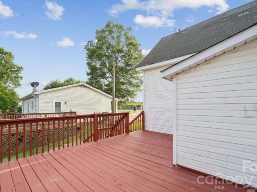 411 Central Avenue, Landis, NC 28088.  MLS# CAR4407705, YatesRealty ID 40000. 