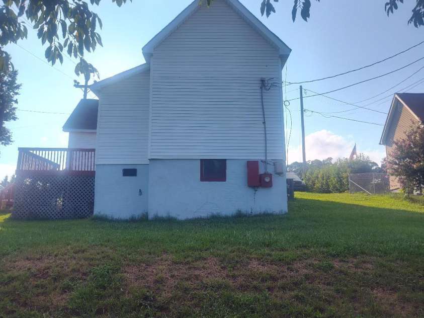 411 Central Avenue, Landis, NC 28088.  MLS# CAR4407705, YatesRealty ID 40000. 