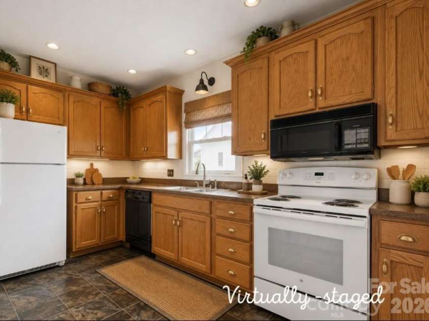 411 Central Avenue, Landis, NC 28088.  MLS# CAR4407705, YatesRealty ID 40000. 