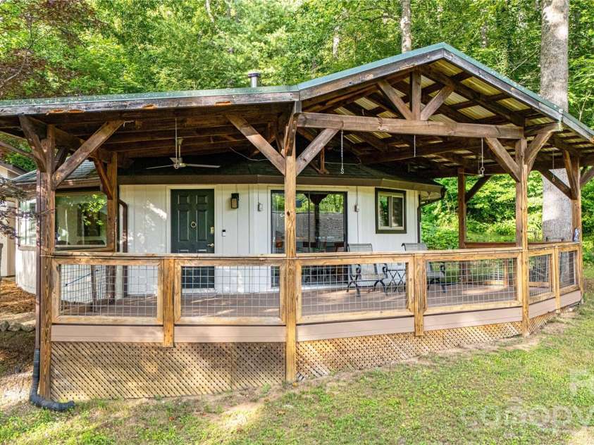 150 Freeman Knolls Drive, Hendersonville, NC 28792.  MLS# CAR4407645, YatesRealty ID 40004. 