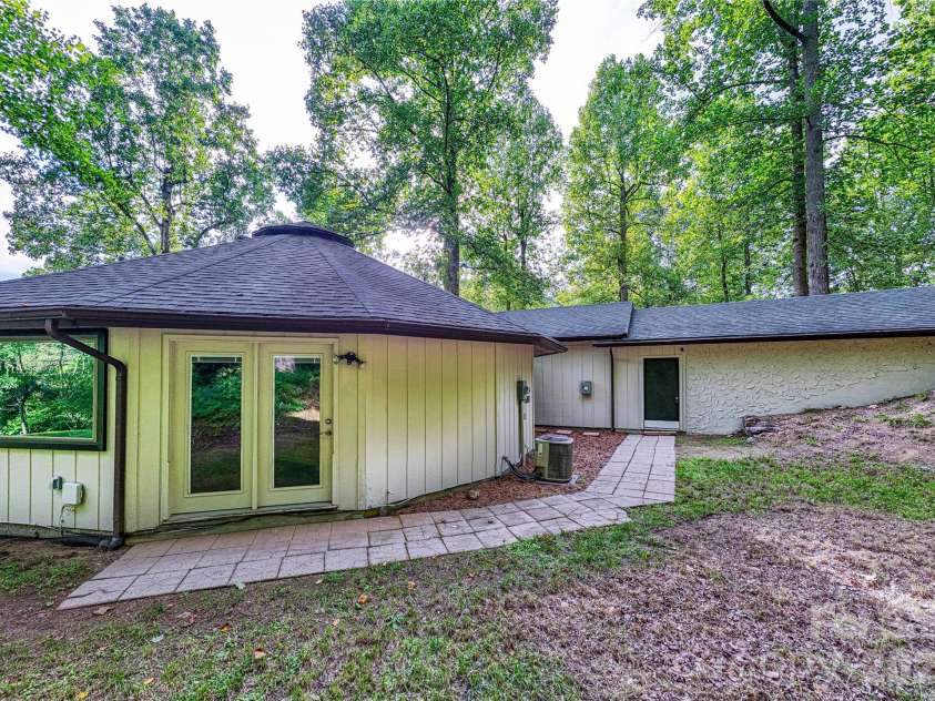 150 Freeman Knolls Drive, Hendersonville, NC 28792.  MLS# CAR4407645, YatesRealty ID 40004. 