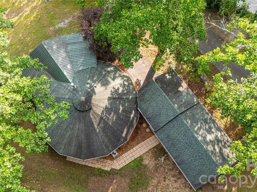 150 Freeman Knolls Drive, Hendersonville, NC 28792.  MLS# CAR4407645, YatesRealty ID 40004. 