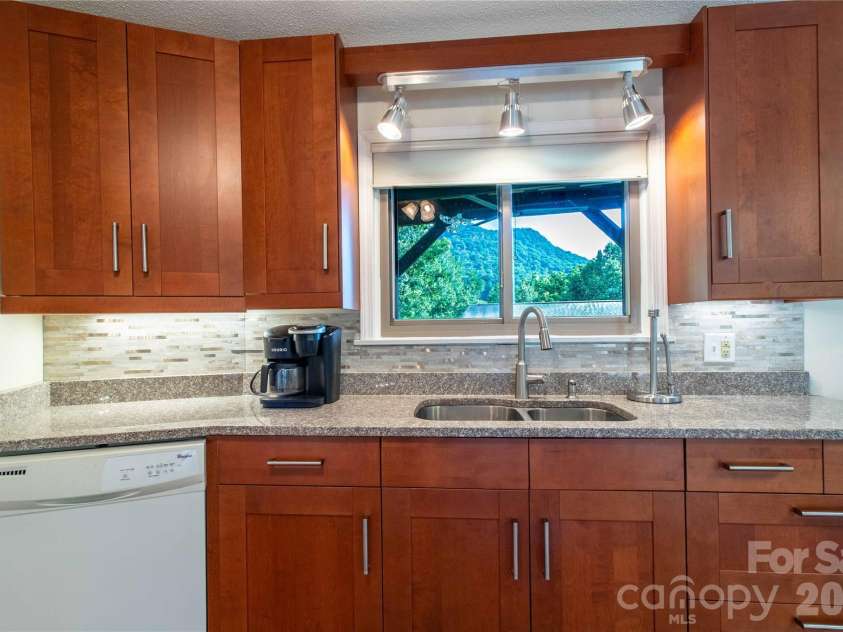 150 Freeman Knolls Drive, Hendersonville, NC 28792.  MLS# CAR4407645, YatesRealty ID 40004. 