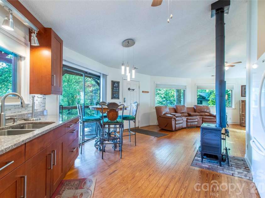 150 Freeman Knolls Drive, Hendersonville, NC 28792.  MLS# CAR4407645, YatesRealty ID 40004. 
