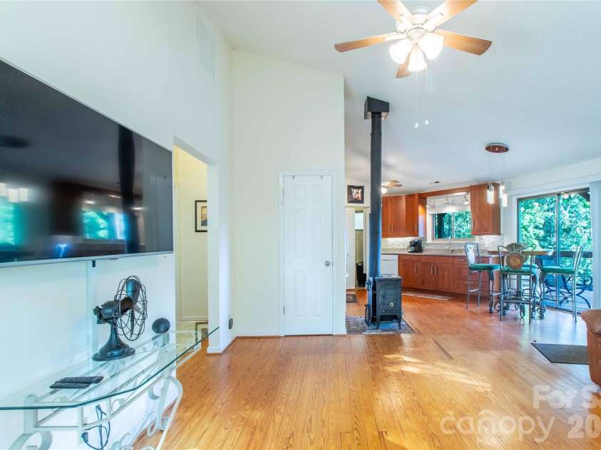 150 Freeman Knolls Drive, Hendersonville, NC 28792.  MLS# CAR4407645, YatesRealty ID 40004. 