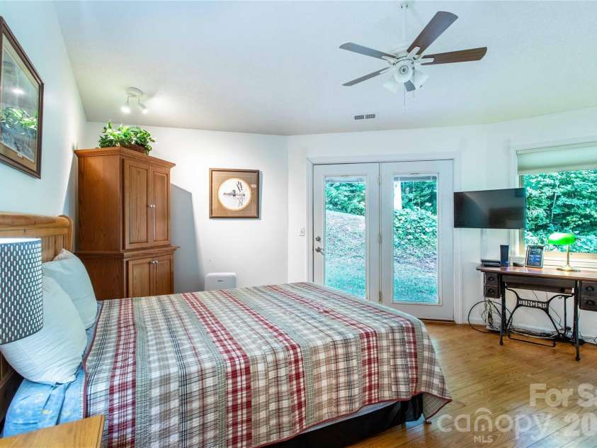 150 Freeman Knolls Drive, Hendersonville, NC 28792.  MLS# CAR4407645, YatesRealty ID 40004. 
