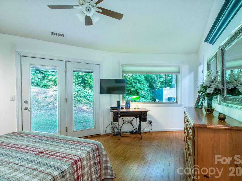 150 Freeman Knolls Drive, Hendersonville, NC 28792.  MLS# CAR4407645, YatesRealty ID 40004. 