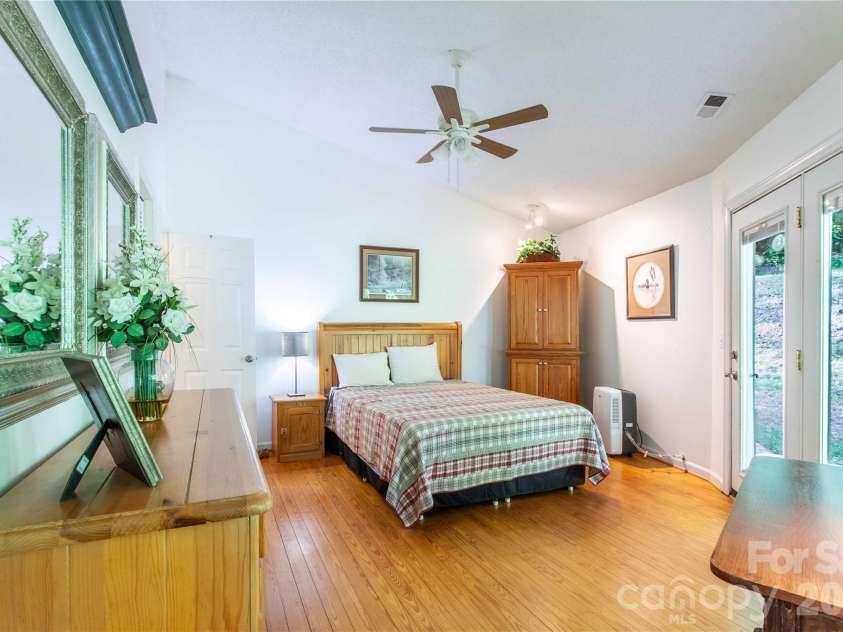 150 Freeman Knolls Drive, Hendersonville, NC 28792.  MLS# CAR4407645, YatesRealty ID 40004. 