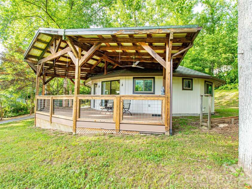 150 Freeman Knolls Drive, Hendersonville, NC 28792.  MLS# CAR4407645, YatesRealty ID 40004. 