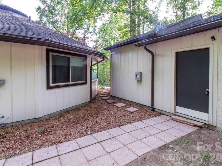 150 Freeman Knolls Drive, Hendersonville, NC 28792.  MLS# CAR4407645, YatesRealty ID 40004. 