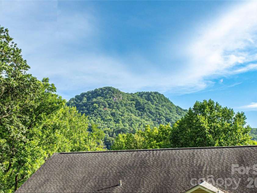 150 Freeman Knolls Drive, Hendersonville, NC 28792.  MLS# CAR4407645, YatesRealty ID 40004. 