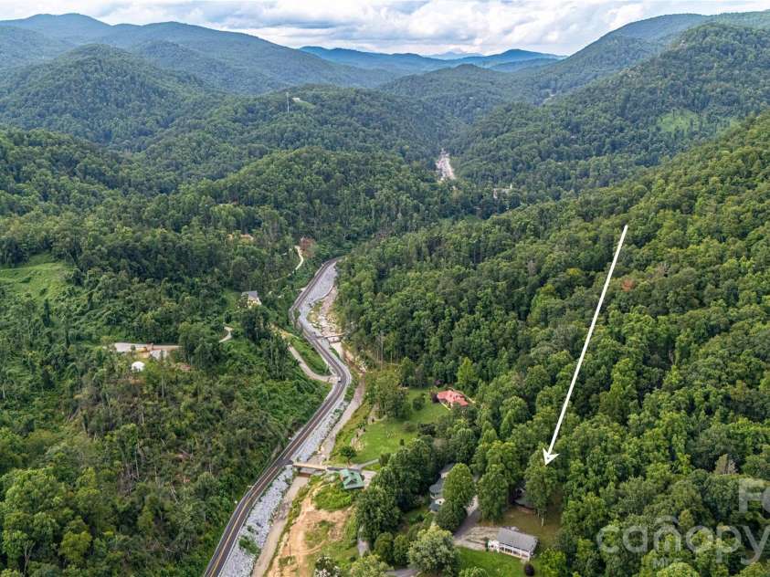 150 Freeman Knolls Drive, Hendersonville, NC 28792.  MLS# CAR4407645, YatesRealty ID 40004. 
