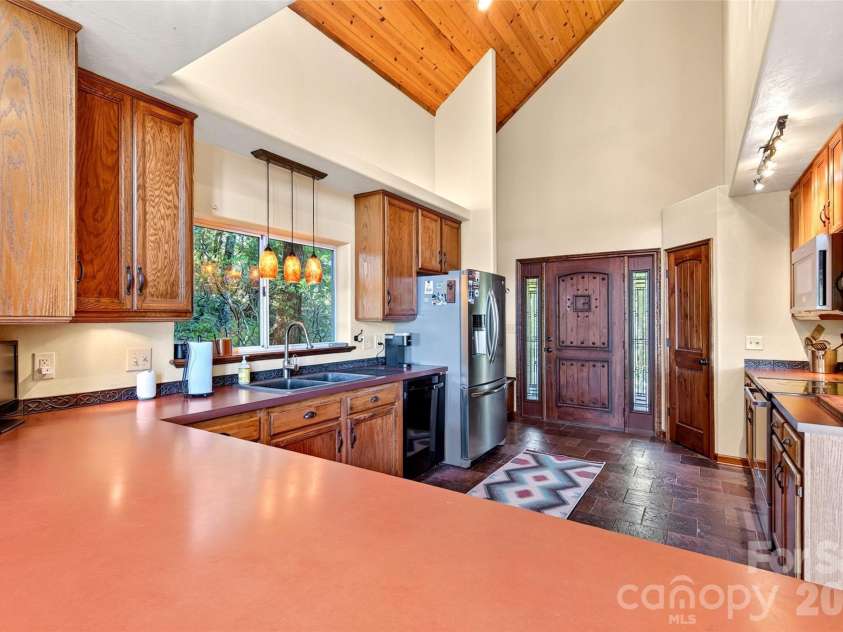 884 Pinnacle Parkway, Union Mills, NC 28167.  MLS# CAR4395417, YatesRealty ID 40005. 