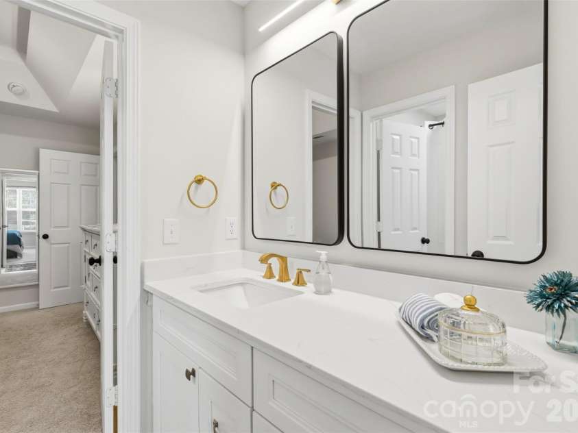 2020 White Cedar Lane, Waxhaw, NC 28173.  MLS# CAR4404030, YatesRealty ID 40006. Jack and Jill bath between two upper bedrooms