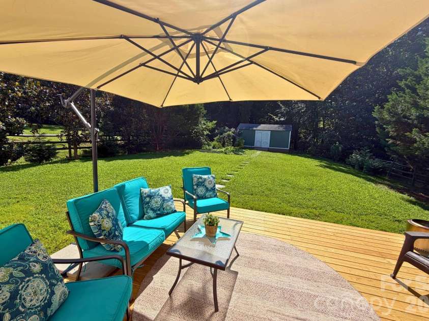 2020 White Cedar Lane, Waxhaw, NC 28173.  MLS# CAR4404030, YatesRealty ID 40006. Time for your afternoon sweet tea!