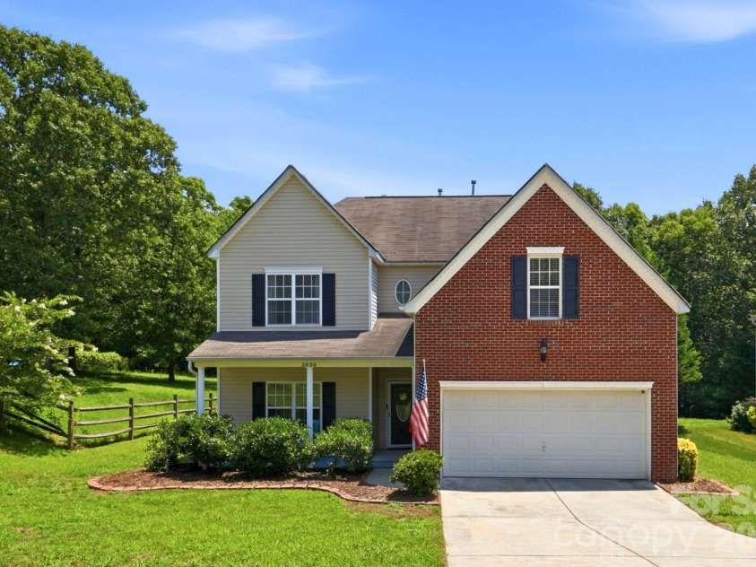 2020 White Cedar Lane, Waxhaw, NC 28173.  MLS# CAR4404030, YatesRealty ID 40006. Walkable to downtown Waxhaw customized home welcomes you!