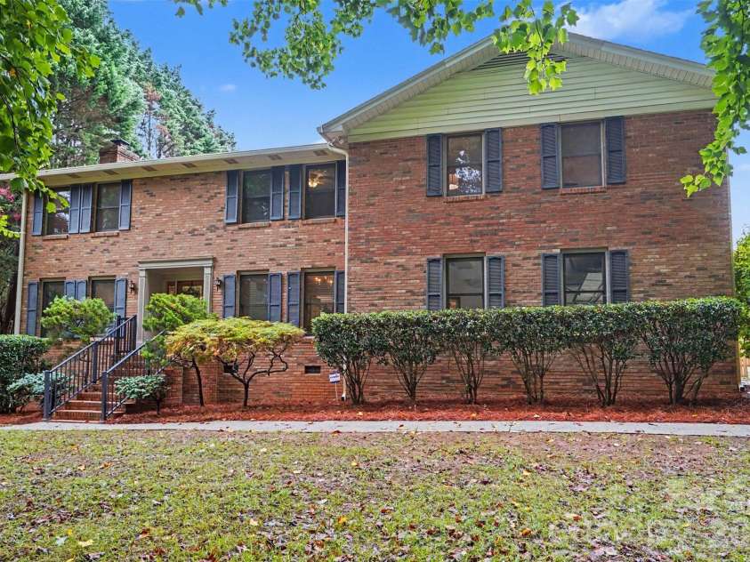 17016 Knoxwood Drive, Huntersville, NC 28078.  MLS# CAR4404785, YatesRealty ID 40007. 