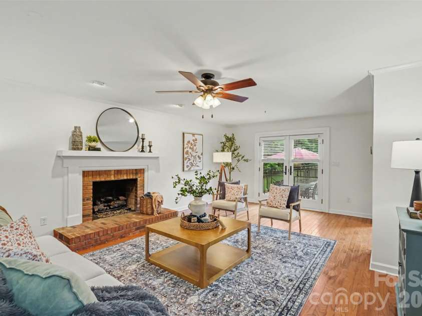 17016 Knoxwood Drive, Huntersville, NC 28078.  MLS# CAR4404785, YatesRealty ID 40007. 