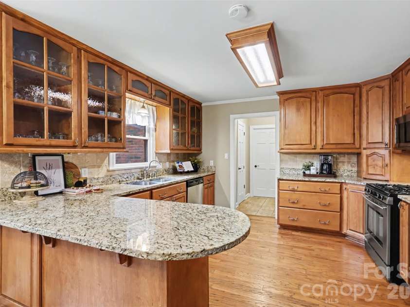 17016 Knoxwood Drive, Huntersville, NC 28078.  MLS# CAR4404785, YatesRealty ID 40007. 