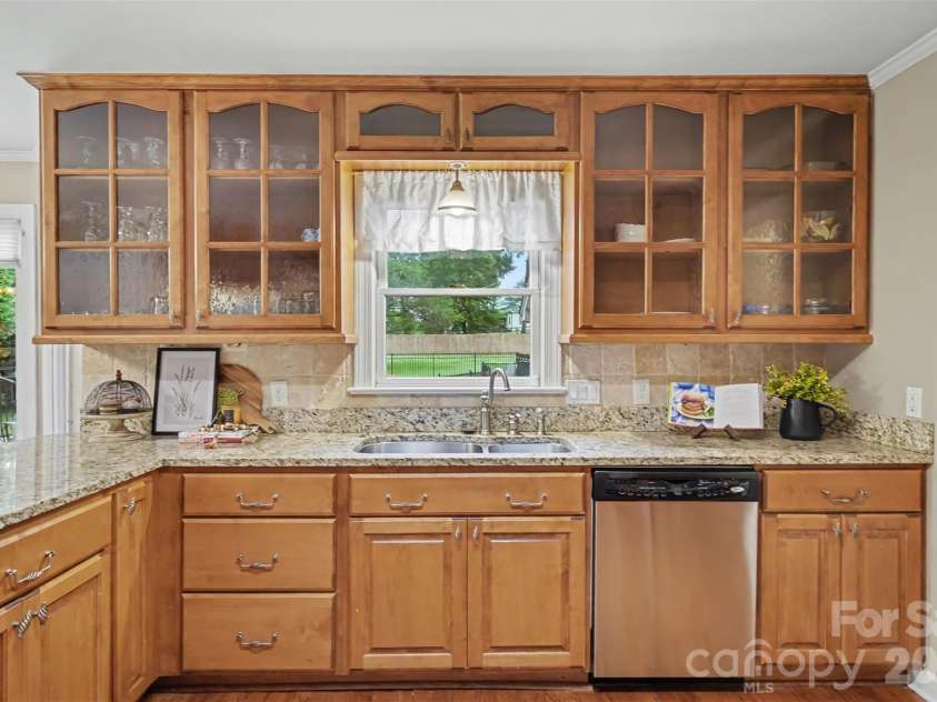 17016 Knoxwood Drive, Huntersville, NC 28078.  MLS# CAR4404785, YatesRealty ID 40007. 