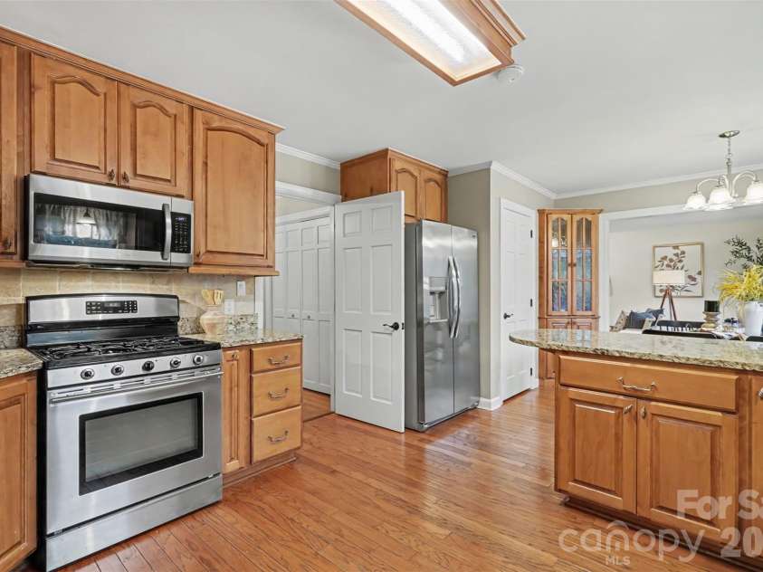 17016 Knoxwood Drive, Huntersville, NC 28078.  MLS# CAR4404785, YatesRealty ID 40007. 