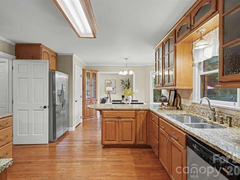 17016 Knoxwood Drive, Huntersville, NC 28078.  MLS# CAR4404785, YatesRealty ID 40007. 