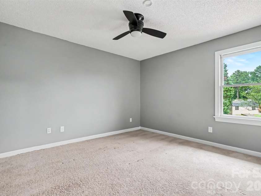 17016 Knoxwood Drive, Huntersville, NC 28078.  MLS# CAR4404785, YatesRealty ID 40007. 